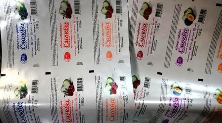 АО «Фирма Сигма» производит полипропиленовую плёнку с поверхностной печатью для молочных, кондитерских и других продуктов.  Печать — до 10 цветов, чтобы ваши упаковки выглядели ярко, аккуратно и “узнаваемо с первого взгляда”.  Ваши продукты будут:  ✨ визуально привлекательнее  ✨ защищены качественной плёнкой  ✨ готовы к заметным полке и брендингу  #ФирмаСигма #упаковка #полипропиленоваяпленка #поверхностнаяпечать #упаковочныематериалы #брендинг #пищевоепроизводство #полипропиленоваяпродукция #ВОРР #кондитер